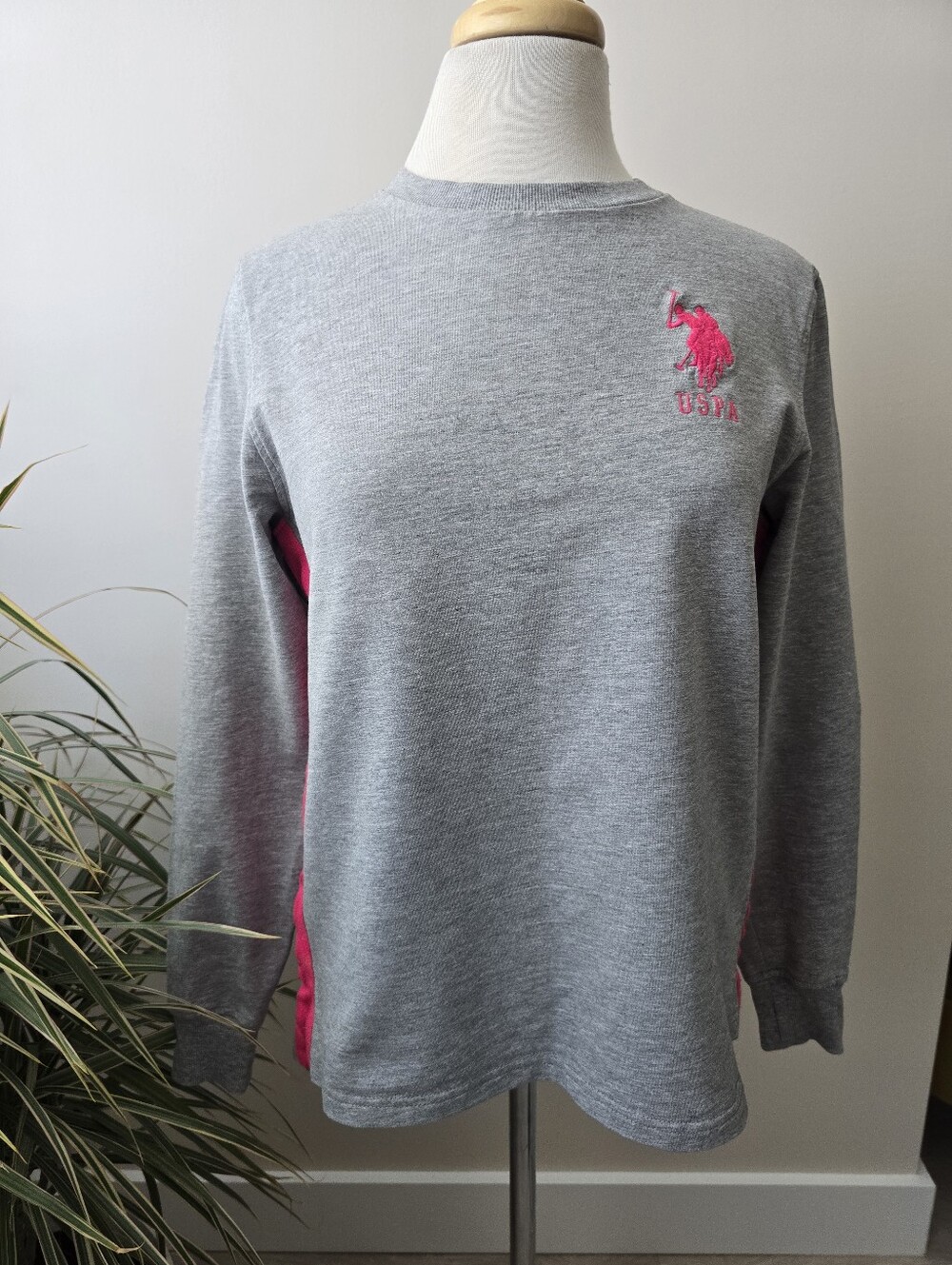 U.S. Polo Assn. Women's Gray & Pink Crewneck Sweater Size M Soft